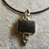 Lava Gestein mit Obsidian Anhänger