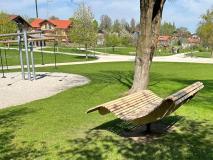 Holzliegen für Sockel