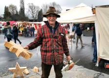 Kurz vor Weihnachten - Ebbser Bauernmarkt - Holzsterne