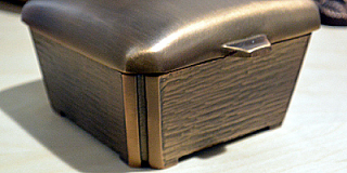 Weihwasserbehälter in Bronze und Aluminium